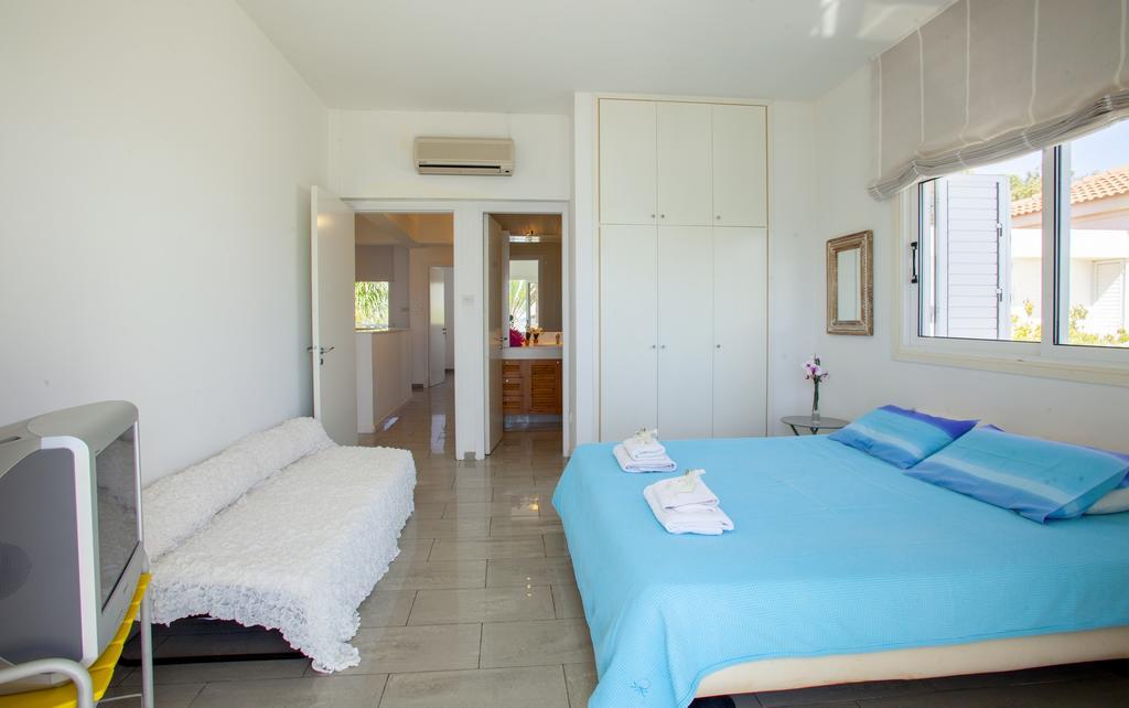 Meneou Beachfront Villa Sunset Perivólia Szoba fotó
